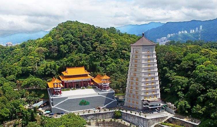 環境_543x317_觀自在金龍寶塔.jpg